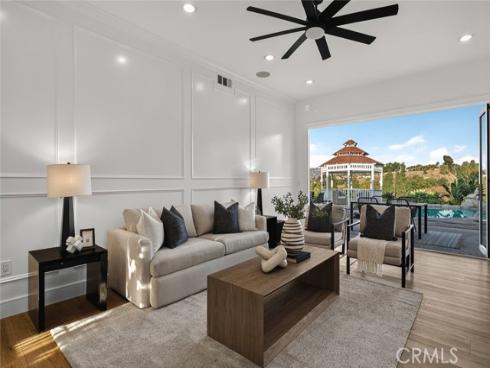 266 S. Via Montanera