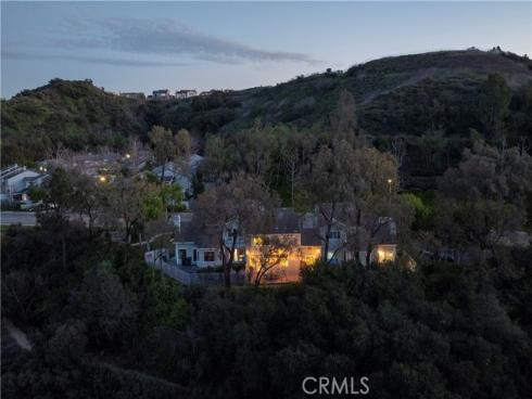 825 S Jacaranda Way, Anaheim Hills, CA