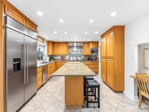 910 S Amherst Circle, Anaheim Hills, CA