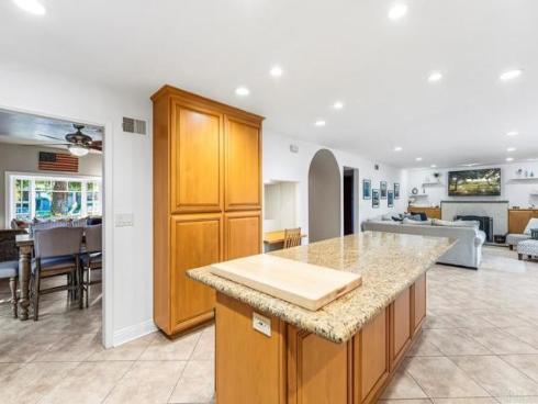 910 S Amherst Circle, Anaheim Hills, CA