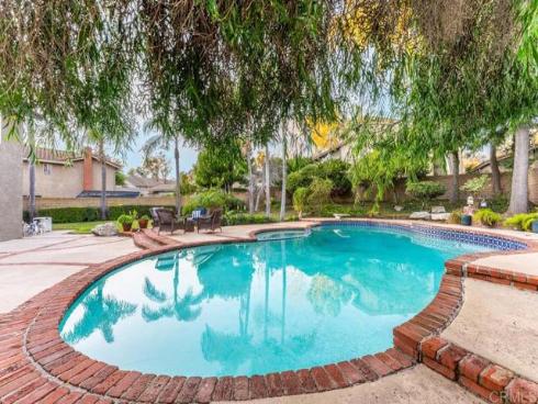 910 S Amherst Circle, Anaheim Hills, CA