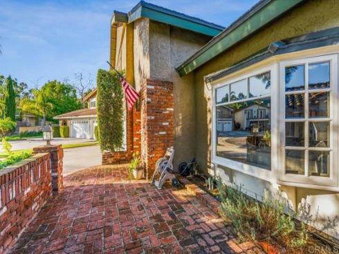 910 S Amherst Circle, Anaheim Hills, CA