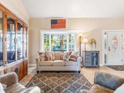 910 S Amherst Circle, Anaheim Hills, CA