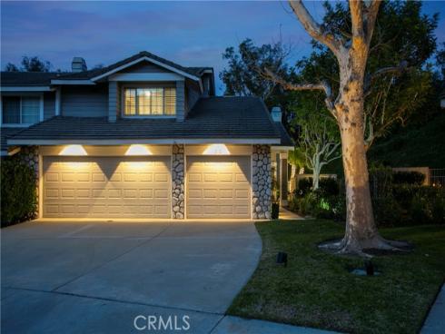 818 S Amber Lane, Anaheim Hills, CA