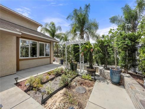 7147 E Columbus Dr , Anaheim Hills, CA