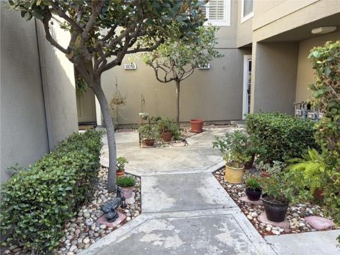 8012 E. Snowberry E