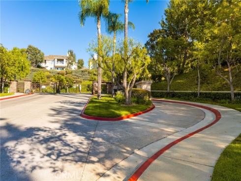 1045 S Daybreak Court, Anaheim Hills, CA