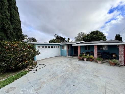 9952  Guinida   Lane, Anaheim, CA