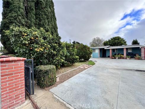 9952  Guinida   Lane, Anaheim, CA