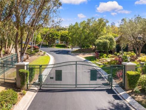 590 S Falling Star Drive, Anaheim, CA