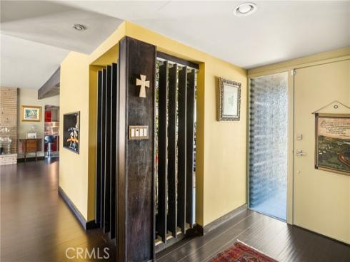 1006 W Pioneer Drive, Anaheim, CA