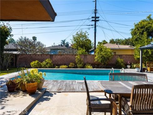 1006 W Pioneer Drive, Anaheim, CA