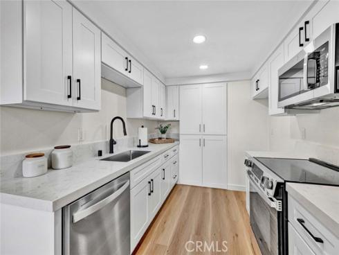 827 W Orangewood Avenue, Anaheim, CA