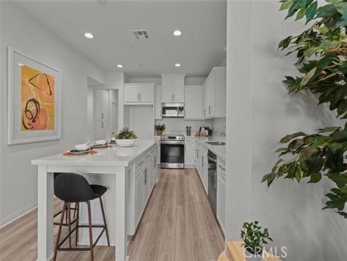 1095 N Harbor   Boulevard, Anaheim, CA