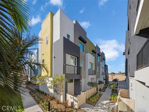 1093 N. Harbor Boulevard