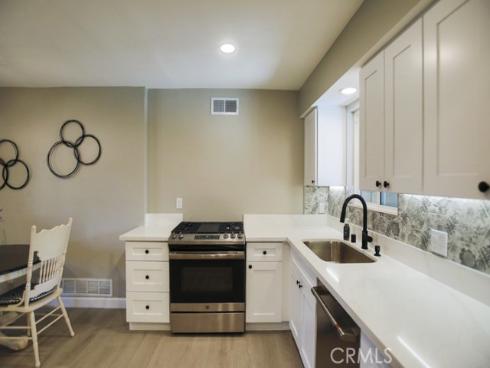 1802  Glenoaks  , Anaheim, CA