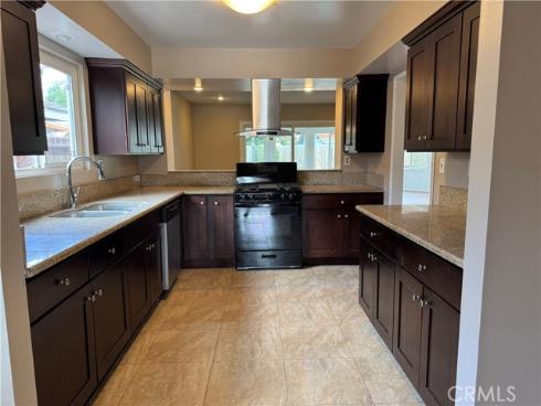 2443 E Westport   Circle, Anaheim, CA