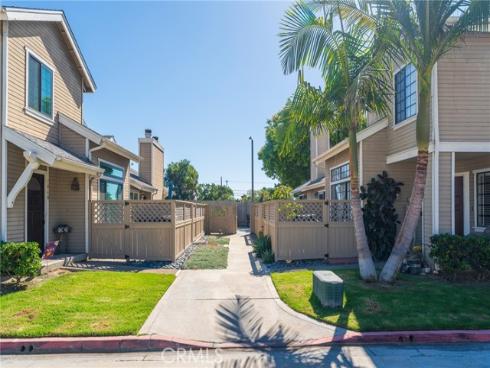 1854 W Falmouth  3  Avenue, Anaheim, CA