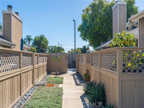 1854 W Falmouth  3  Avenue, Anaheim, CA