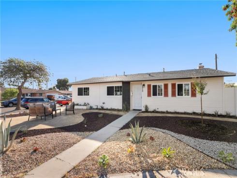 1313 N. Crestlane Place