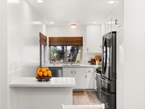 1760 N Oak Knoll  B , Anaheim, CA