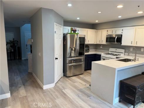 406 E Center  , Anaheim, CA