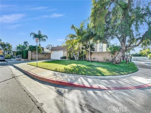 1341 S Pembrooke Lane, Anaheim, CA