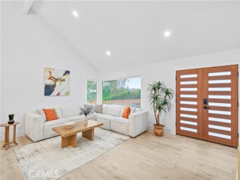 100 S Saddleback , Anaheim, CA