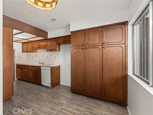 2011 W Katella 3 , Anaheim, CA