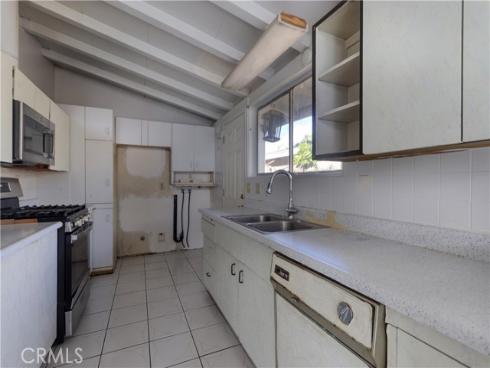 9682  Hillview  , Anaheim, CA