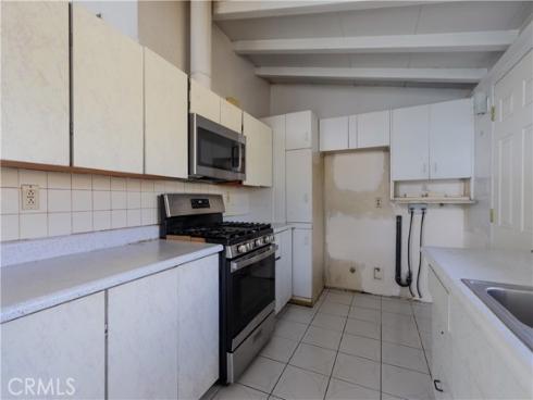 9682  Hillview  , Anaheim, CA