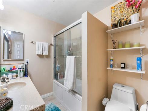 2011 W Katella  , Anaheim, CA