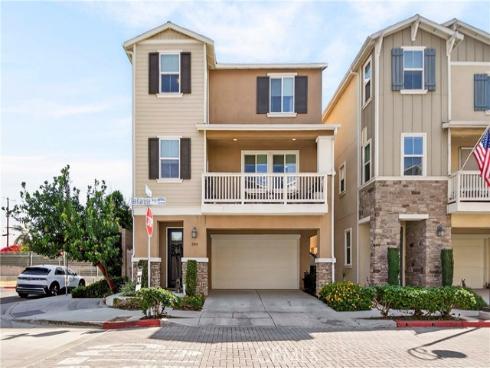 390 N Bellarose Way