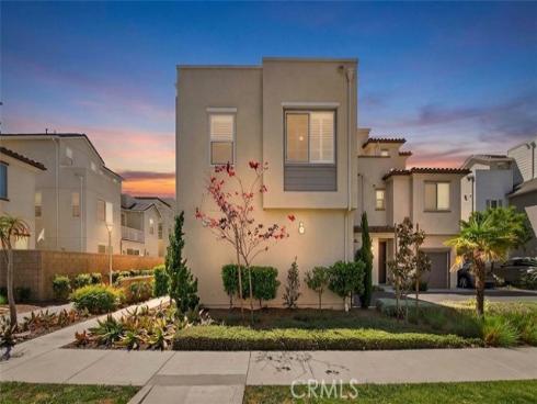 586 S. Motif Street