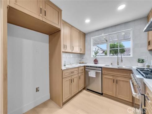 2902 E Winfield  , Anaheim, CA