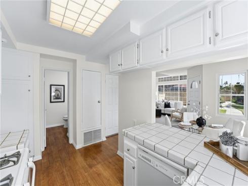 1836 W Falmouth Avenue 11 , Anaheim, CA