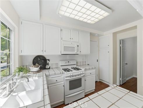 1836 W Falmouth Avenue 11 , Anaheim, CA