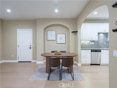 672 E Valencia 108 , Anaheim, CA