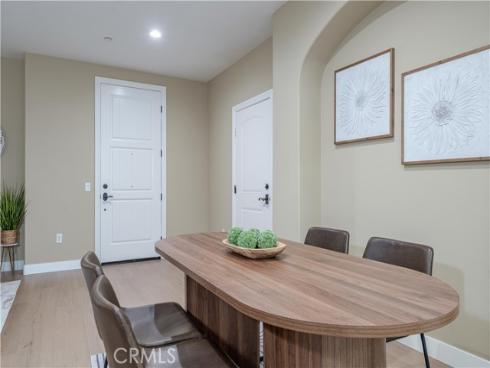 672 E Valencia 108 , Anaheim, CA
