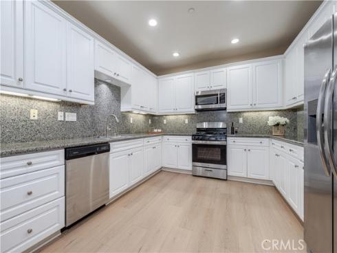 672 E Valencia 108 , Anaheim, CA