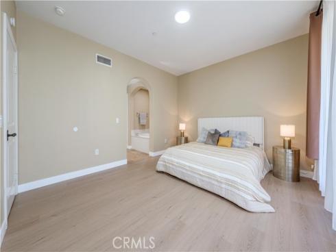 672 E Valencia 108 , Anaheim, CA