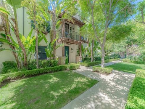 672 E Valencia 108 , Anaheim, CA