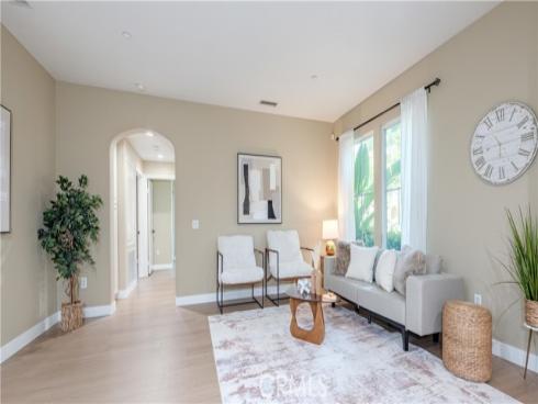 672 E Valencia 108 , Anaheim, CA