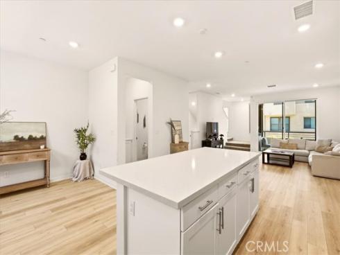 2953 W. Lincoln Avenue 4