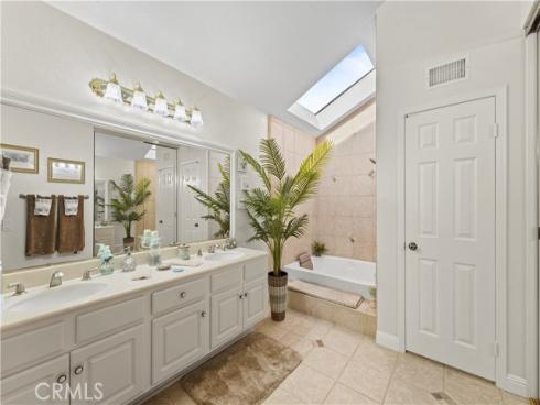 1153 N Outrigger , Anaheim, CA