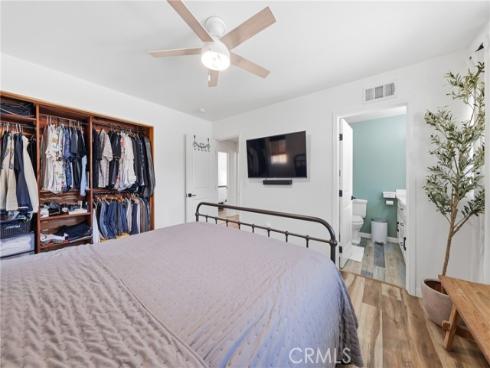 1566 W Crone , Anaheim, CA
