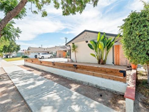 1566 W Crone , Anaheim, CA
