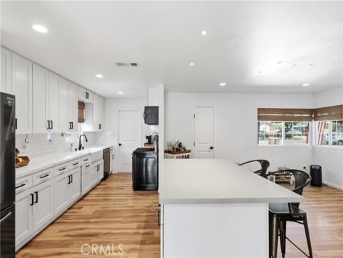 1566 W Crone , Anaheim, CA
