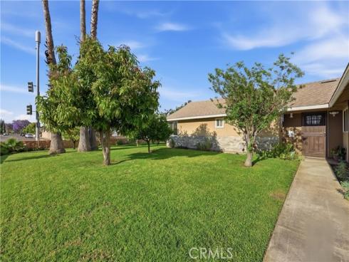 1946 W Broadway , Anaheim, CA