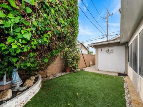 1943 W Victoria , Anaheim, CA